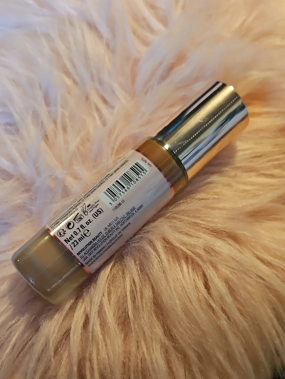 🆕️SEALED Makeup Revolution Conceal & Hydrate Radiance Foundation F11